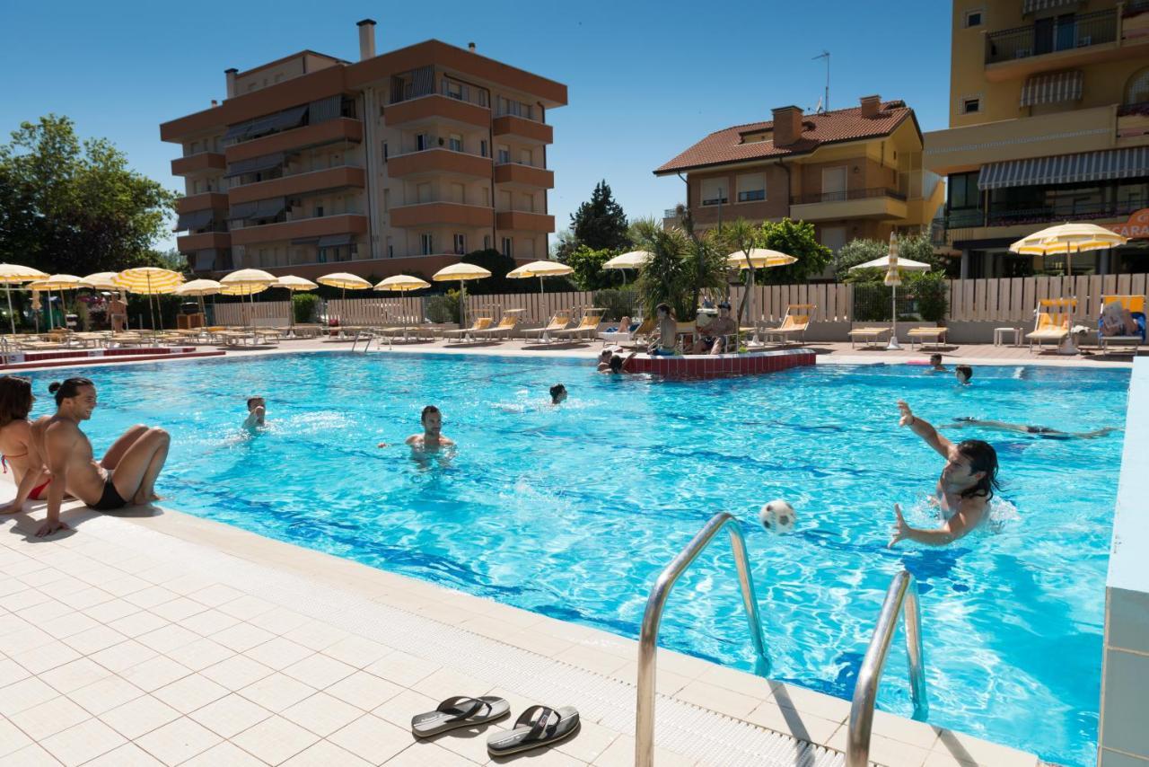 Hotel Caravel B&B Misano Adriatico Exterior foto
