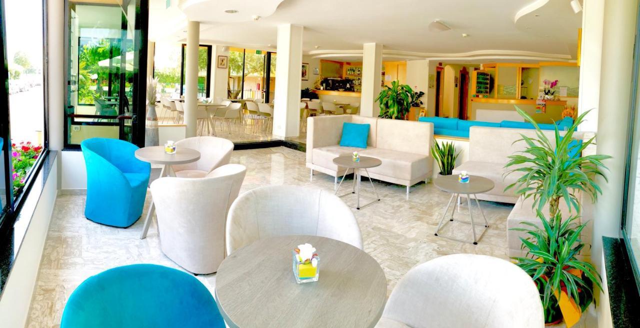 Hotel Caravel B&B Misano Adriatico Exterior foto
