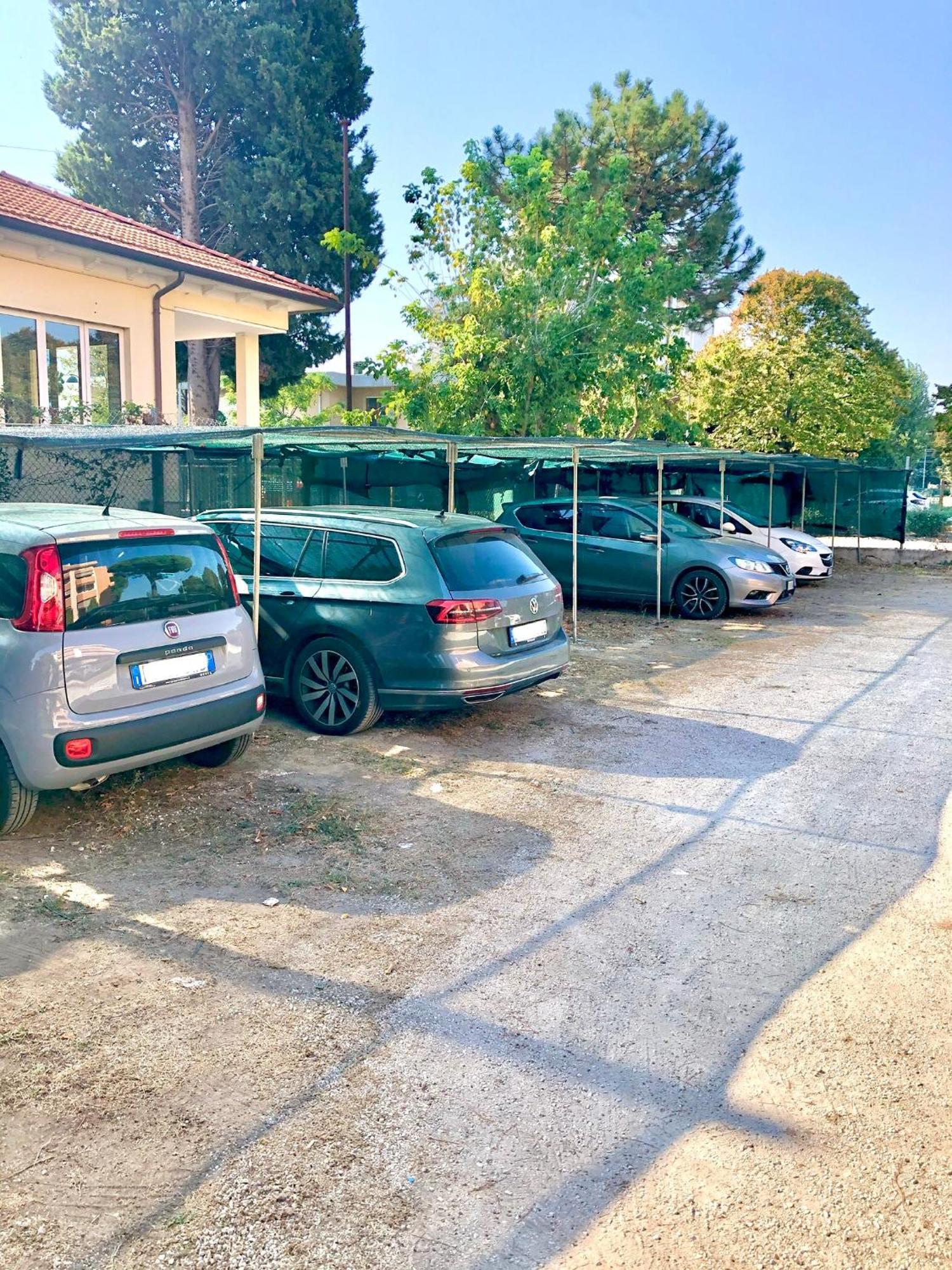 Hotel Caravel B&B Misano Adriatico Exterior foto