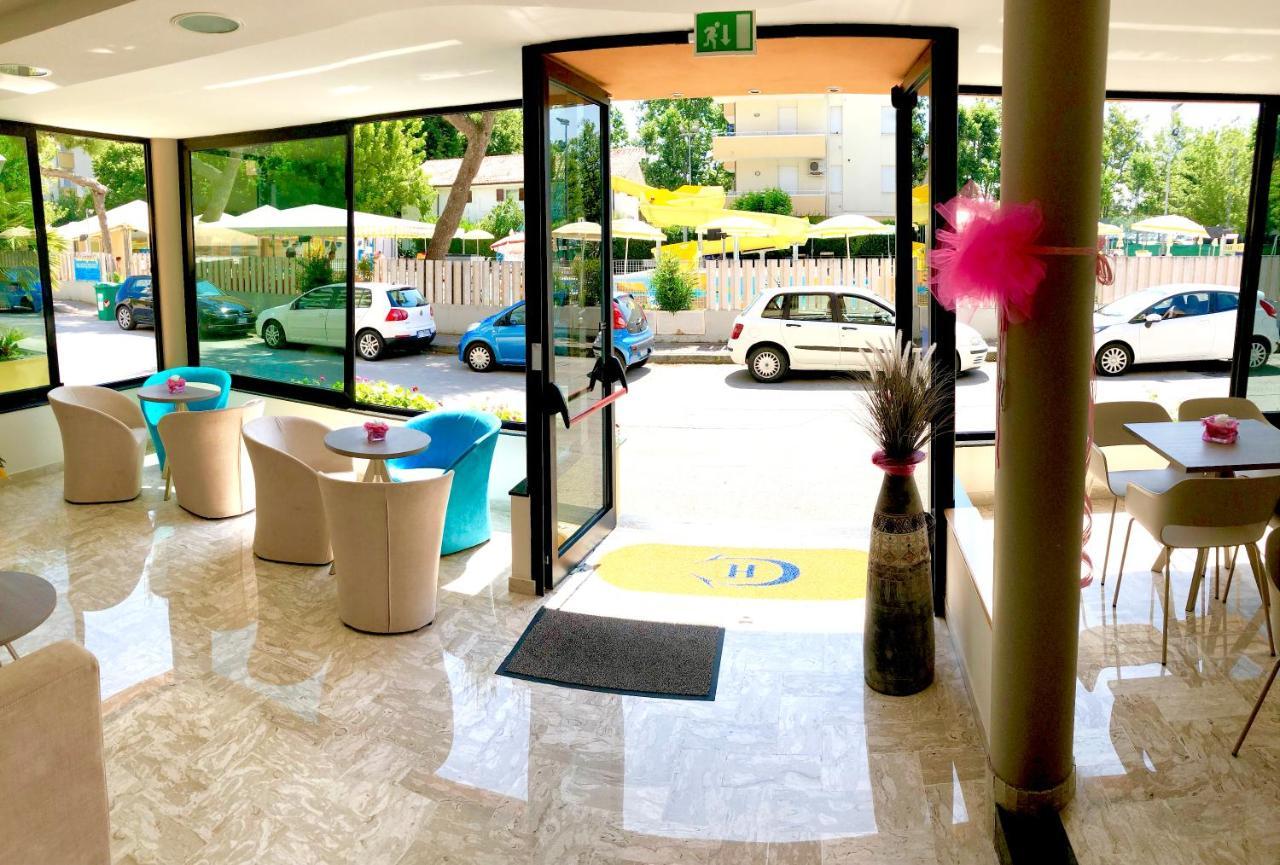 Hotel Caravel B&B Misano Adriatico Exterior foto