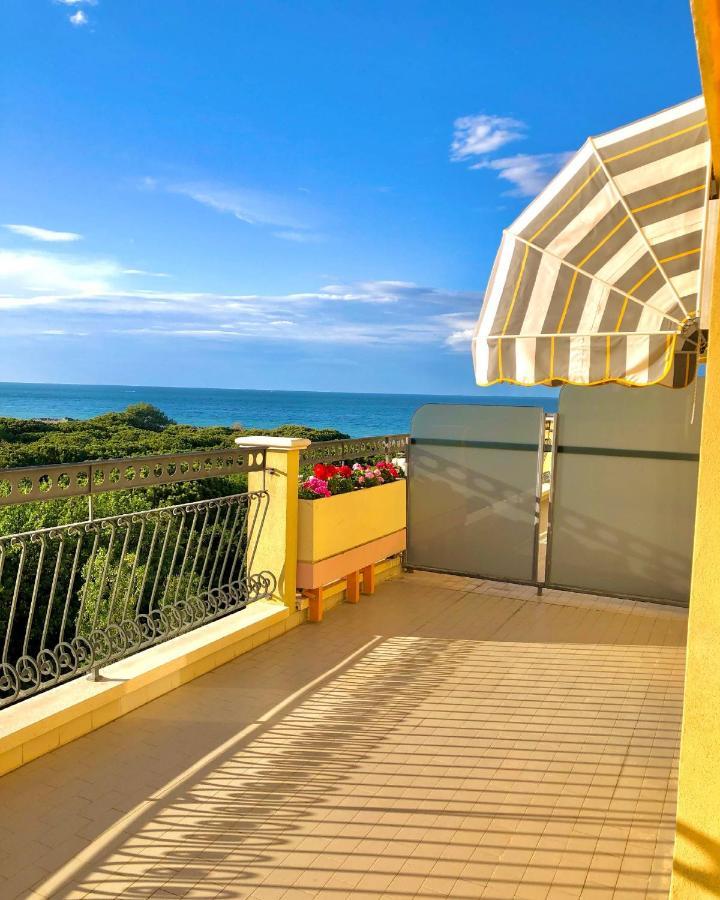 Hotel Caravel B&B Misano Adriatico Exterior foto