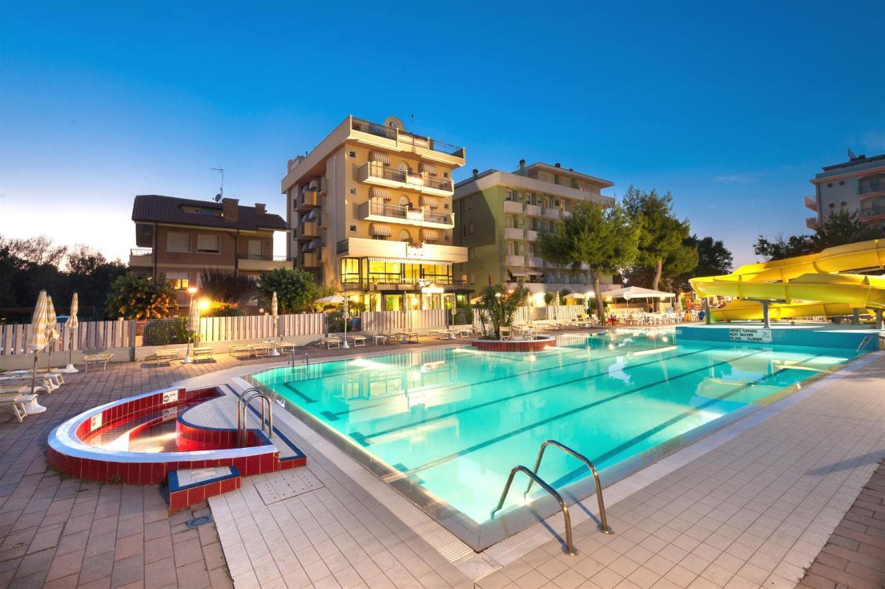 Hotel Caravel B&B Misano Adriatico Exterior foto